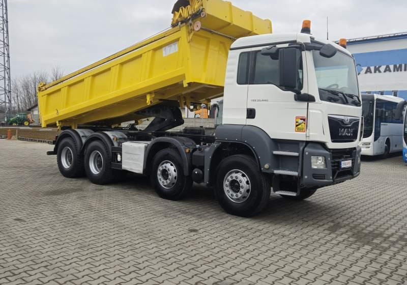 MAN TGS 35.440/SPROWADZONY Z FR/8x4/EURO6 - Billenőplatós teherautó: 3 kép. MAN TGS 35.440/SPROWADZONY Z FR/8x4/EURO6 - Billenőplatós teherautó: 3 kép.