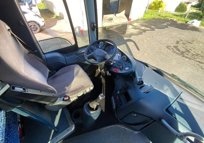 Neoplan TRENDLINER / SPROWADZONY / KLIMATYZACJA/ MANUAL - Helyközi busz: 4 kép. Neoplan TRENDLINER / SPROWADZONY / KLIMATYZACJA/ MANUAL - Helyközi busz: 4 kép.