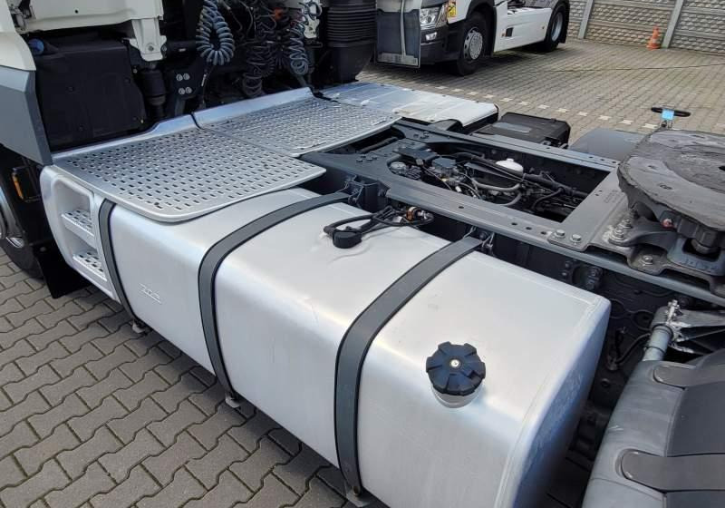 DAF XF510 SPACE CAB / SPROWADZONY / MANUAL / RETARDER - Nyergesvontató: 3 kép. DAF XF510 SPACE CAB / SPROWADZONY / MANUAL / RETARDER - Nyergesvontató: 3 kép.