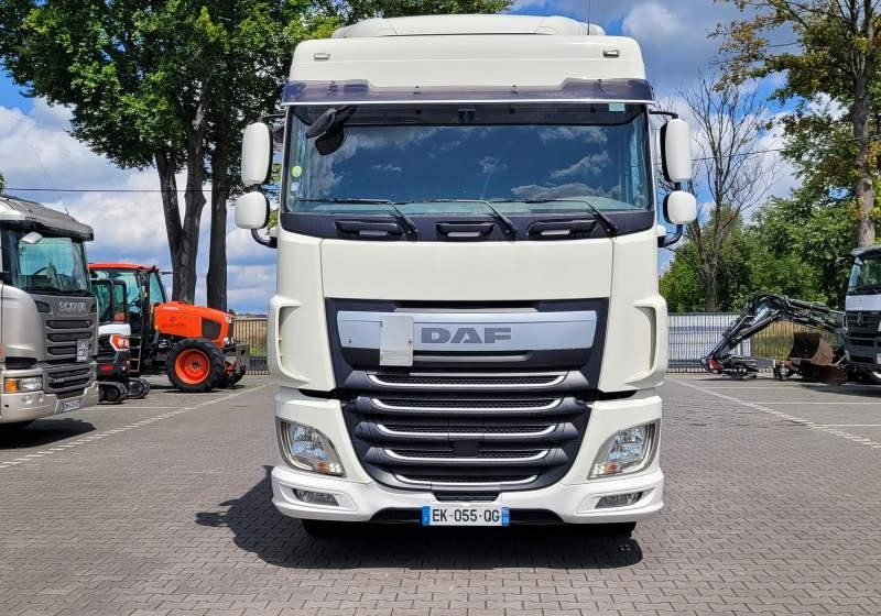 DAF XF510 SPACE CAB / SPROWADZONY / MANUAL / RETARDER - Nyergesvontató: 2 kép. DAF XF510 SPACE CAB / SPROWADZONY / MANUAL / RETARDER - Nyergesvontató: 2 kép.
