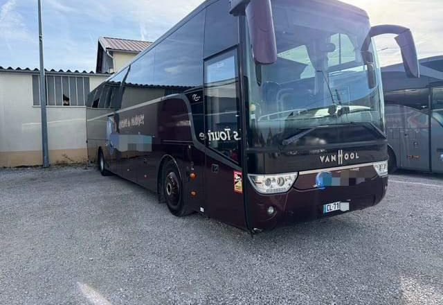 VanHool ALICRON TX16 / SPROWADZONY / 59 MIEJSC/ WC - Távolsági busz: 2 kép. VanHool ALICRON TX16 / SPROWADZONY / 59 MIEJSC/ WC - Távolsági busz: 2 kép.