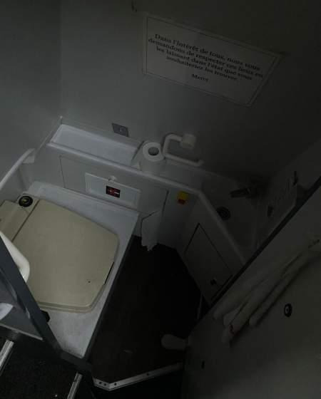 VanHool TX16 ALICRON/ SPROWADZONY / 378 000 KM / MANUAL - Távolsági busz: 2 kép. VanHool TX16 ALICRON/ SPROWADZONY / 378 000 KM / MANUAL - Távolsági busz: 2 kép.