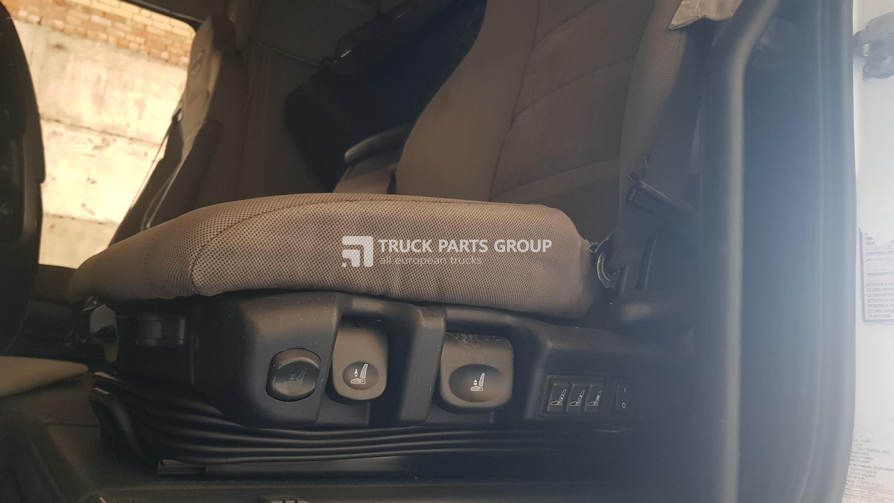 IVECO IVECO STRALIS EURO6 emission HY-WAY seats driver + passenger 13138430698, 504045441, 500389633, 500389418, 504196960 - Ülés - Teherautó: 2 kép. IVECO IVECO STRALIS EURO6 emission HY-WAY seats driver + passenger 13138430698, 504045441, 500389633, 500389418, 504196960 - Ülés - Teherautó: 2 kép.