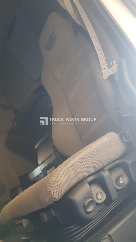 IVECO IVECO STRALIS EURO6 emission HY-WAY seats driver + passenger 13138430698, 504045441, 500389633, 500389418, 504196960 - Ülés - Teherautó: 1 kép. IVECO IVECO STRALIS EURO6 emission HY-WAY seats driver + passenger 13138430698, 504045441, 500389633, 500389418, 504196960 - Ülés - Teherautó: 1 kép.