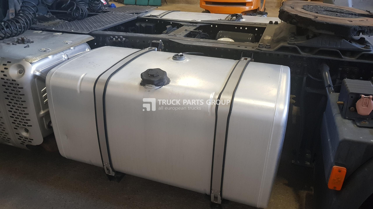 IVECO IVECO STRALIS EURO6 emission fuel tanks, reservoirs with mountings brackets 700l + 480l left + right fuel tanks set 5801312015, 41042847 - Üzemanyag tartály - Teherautó: 4 kép. IVECO IVECO STRALIS EURO6 emission fuel tanks, reservoirs with mountings brackets 700l + 480l left + right fuel tanks set 5801312015, 41042847 - Üzemanyag tartály - Teherautó: 4 kép.