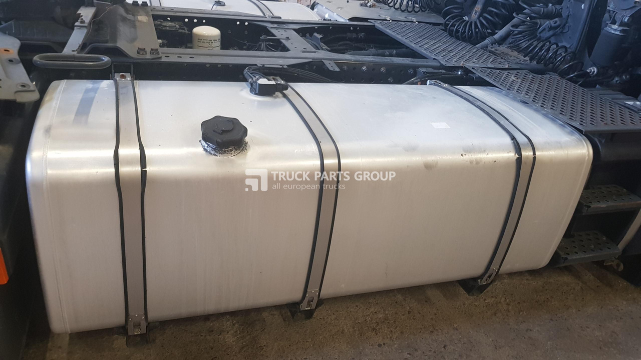 IVECO IVECO STRALIS EURO6 emission fuel tanks, reservoirs with mountings brackets 700l + 480l left + right fuel tanks set 5801312015, 41042847 - Üzemanyag tartály - Teherautó: 1 kép. IVECO IVECO STRALIS EURO6 emission fuel tanks, reservoirs with mountings brackets 700l + 480l left + right fuel tanks set 5801312015, 41042847 - Üzemanyag tartály - Teherautó: 1 kép.