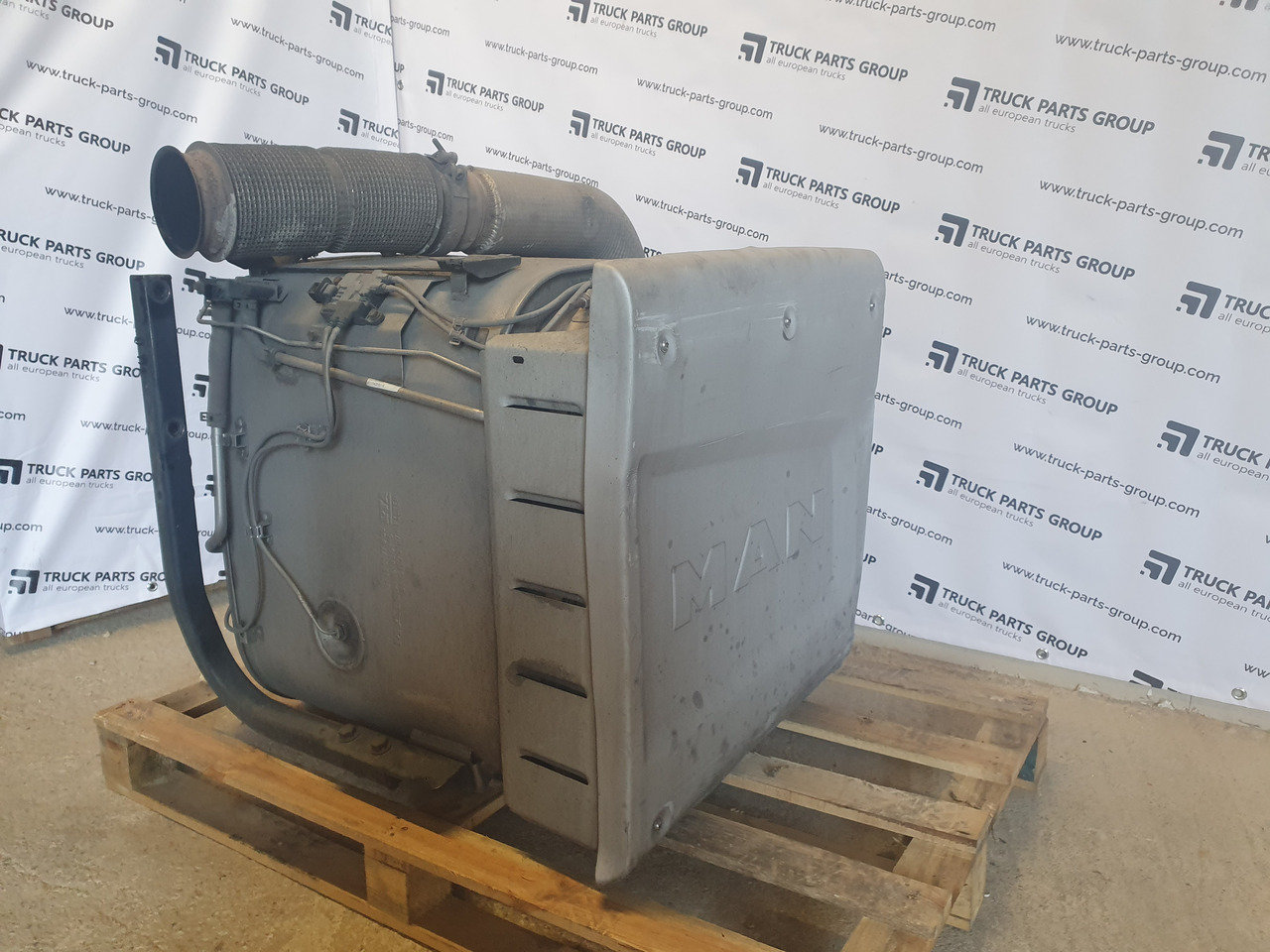 MAN MAN TGX, TGS EURO6, EURO 6 emission exhaust silencer assembly, catalyst, catalysator - Hangtompító - Teherautó: 2 kép. MAN MAN TGX, TGS EURO6, EURO 6 emission exhaust silencer assembly, catalyst, catalysator - Hangtompító - Teherautó: 2 kép.