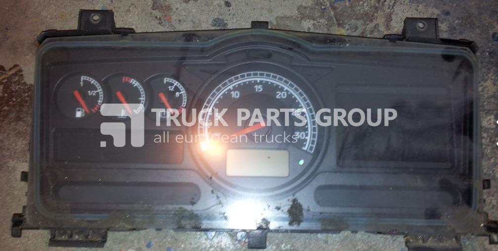 RENAULT Premium DXI EURO 3, EUR 4, EURO 5 emission, instrument panel, in dashboard - Műszerfal - Teherautó: 1 kép. RENAULT Premium DXI EURO 3, EUR 4, EURO 5 emission, instrument panel, in dashboard - Műszerfal - Teherautó: 1 kép.