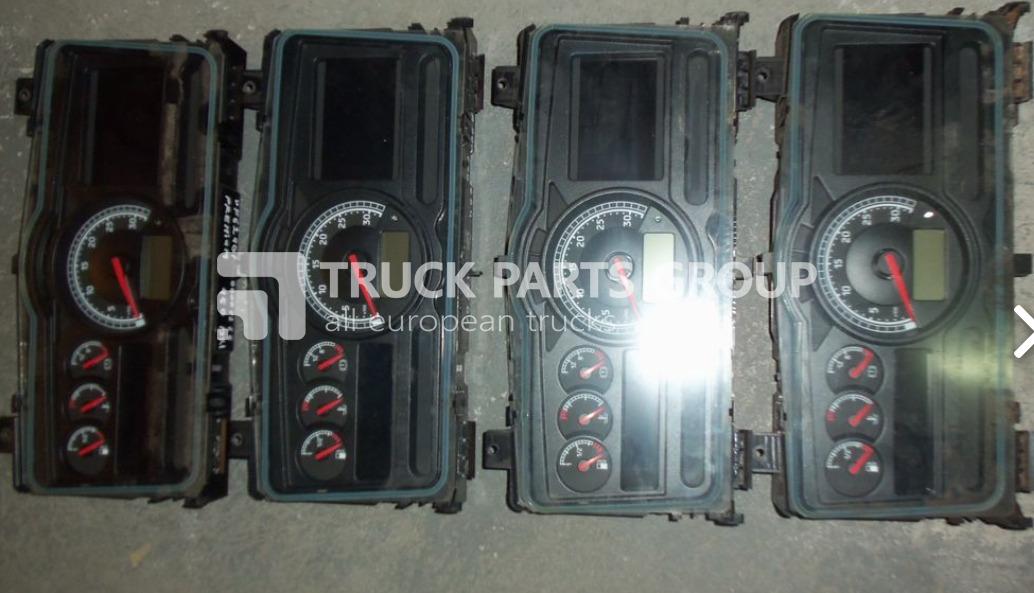 RENAULT Premium, Magnum DXI instrument panel, instrument cluster, dashbo dashboard - Műszerfal - Teherautó: 2 kép. RENAULT Premium, Magnum DXI instrument panel, instrument cluster, dashbo dashboard - Műszerfal - Teherautó: 2 kép.