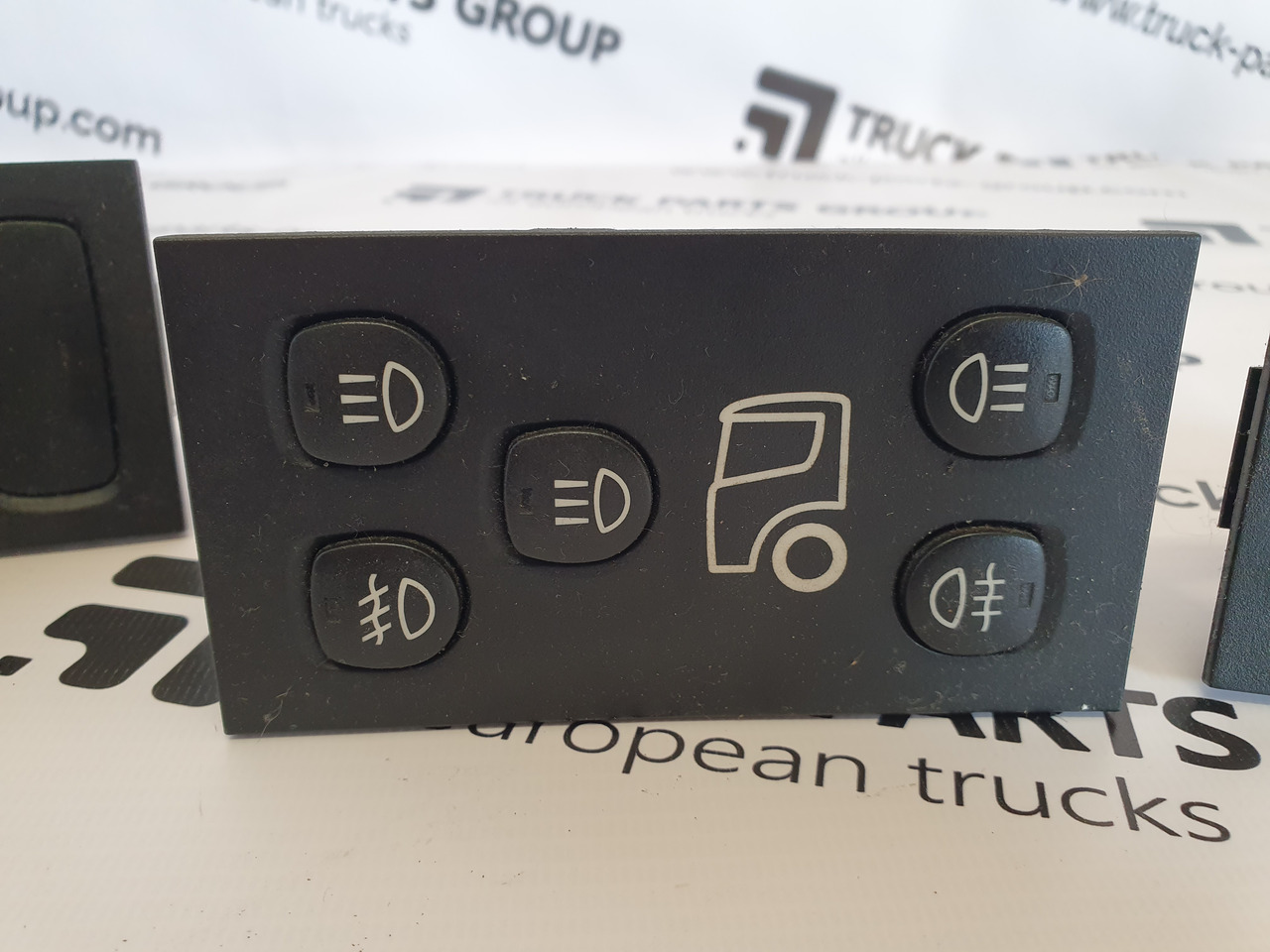 SCANIA SCANIA EURO3 P, G, R, T series headlights switch, dashboard, control panel 1540672, 1900316, 2252075, 2426881, 2001451, 2252076, 1900317, 2426882, 2001452; switch, front fog light, daytime running lig - Fülke és belső tér - Teherautó: 4 kép. SCANIA SCANIA EURO3 P, G, R, T series headlights switch, dashboard, control panel 1540672, 1900316, 2252075, 2426881, 2001451, 2252076, 1900317, 2426882, 2001452; switch, front fog light, daytime running lig - Fülke és belső tér - Teherautó: 4 kép.
