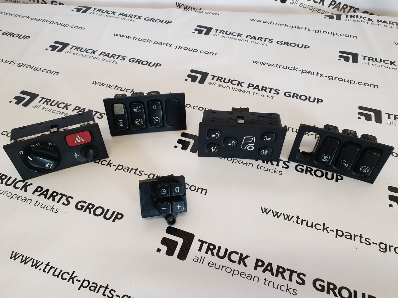 SCANIA SCANIA EURO3 P, G, R, T series headlights switch, dashboard, control panel 1540672, 1900316, 2252075, 2426881, 2001451, 2252076, 1900317, 2426882, 2001452; switch, front fog light, daytime running lig - Fülke és belső tér - Teherautó: 1 kép. SCANIA SCANIA EURO3 P, G, R, T series headlights switch, dashboard, control panel 1540672, 1900316, 2252075, 2426881, 2001451, 2252076, 1900317, 2426882, 2001452; switch, front fog light, daytime running lig - Fülke és belső tér - Teherautó: 1 kép.