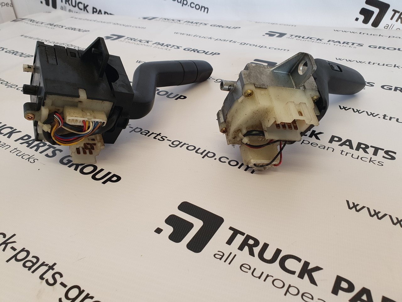 SCANIA SCANIA EURO3, P, G, R, T series indicator lights switch 1542529, 1422111, understeering switch, wipers – direction indicator, lamp, wiper lever, windscreen wiper, multi – function lever; retarder leve - Fülke és belső tér - Teherautó: 3 kép. SCANIA SCANIA EURO3, P, G, R, T series indicator lights switch 1542529, 1422111, understeering switch, wipers – direction indicator, lamp, wiper lever, windscreen wiper, multi – function lever; retarder leve - Fülke és belső tér - Teherautó: 3 kép.