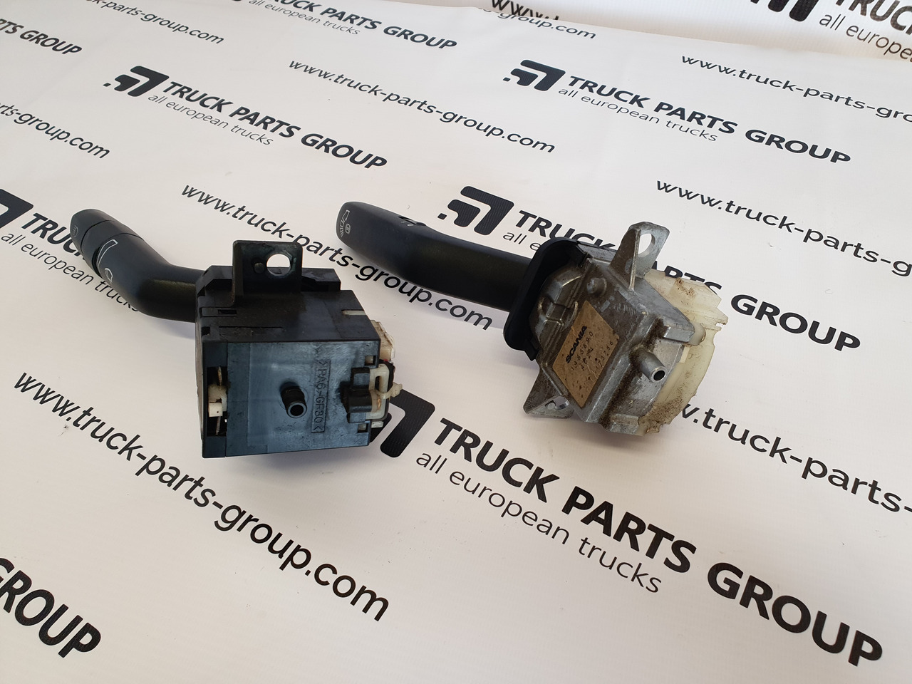 SCANIA SCANIA EURO3, P, G, R, T series indicator lights switch 1542529, 1422111, understeering switch, wipers – direction indicator, lamp, wiper lever, windscreen wiper, multi – function lever; retarder leve - Fülke és belső tér - Teherautó: 2 kép. SCANIA SCANIA EURO3, P, G, R, T series indicator lights switch 1542529, 1422111, understeering switch, wipers – direction indicator, lamp, wiper lever, windscreen wiper, multi – function lever; retarder leve - Fülke és belső tér - Teherautó: 2 kép.