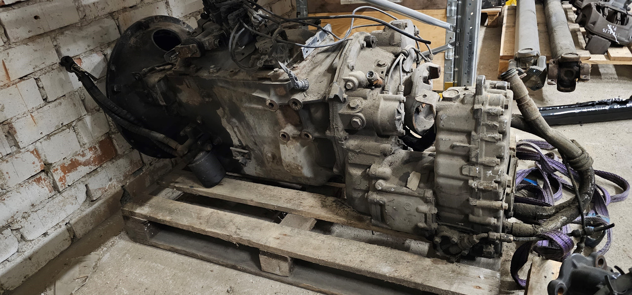 SCANIA SCANIA R, P series EURO3, EURO4 gearbox GRS900R + retarder 5111360, 1895893, 571747, 1426449, 584079, 1516707, 2002705, 1307097, 1392600, 1422861, 1921466, 1303844, 812416, 1338874, 1414632, 812418, 8 - Sebességváltó - Teherautó: 2 kép. SCANIA SCANIA R, P series EURO3, EURO4 gearbox GRS900R + retarder 5111360, 1895893, 571747, 1426449, 584079, 1516707, 2002705, 1307097, 1392600, 1422861, 1921466, 1303844, 812416, 1338874, 1414632, 812418, 8 - Sebességváltó - Teherautó: 2 kép.