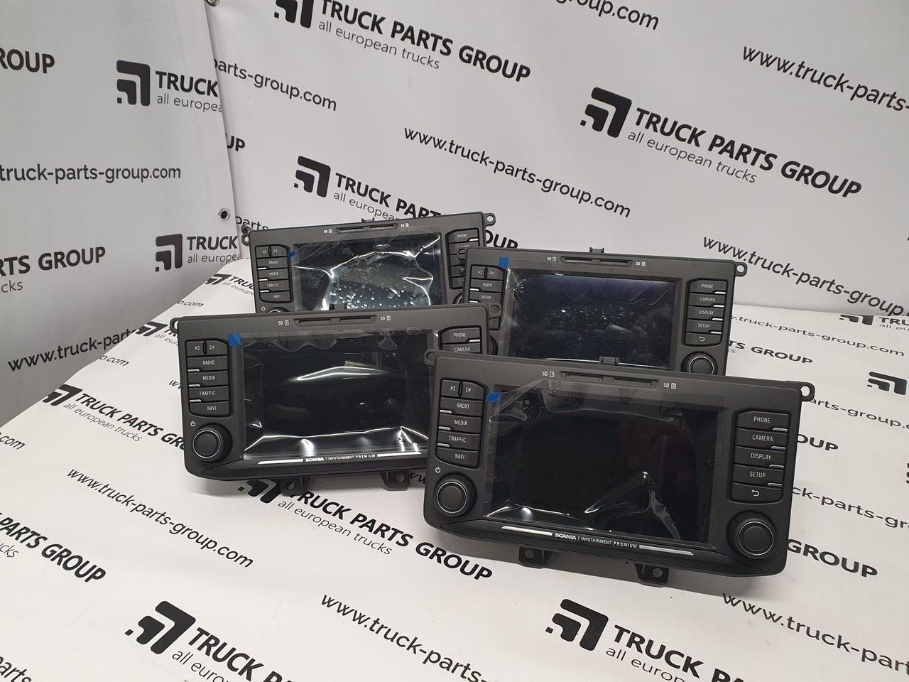 Scania T, P, G, R, L series EURO6, EURO 6 emission standard series multimedia navigation system HU scania AUS4 STD DAB, NAVI system, Harman / Becker 2594720, 2735760, 2635711, 2783088, infotainment sy - Navigációs rendszer - Teherautó: 2 kép. Scania T, P, G, R, L series EURO6, EURO 6 emission standard series multimedia navigation system HU scania AUS4 STD DAB, NAVI system, Harman / Becker 2594720, 2735760, 2635711, 2783088, infotainment sy - Navigációs rendszer - Teherautó: 2 kép.