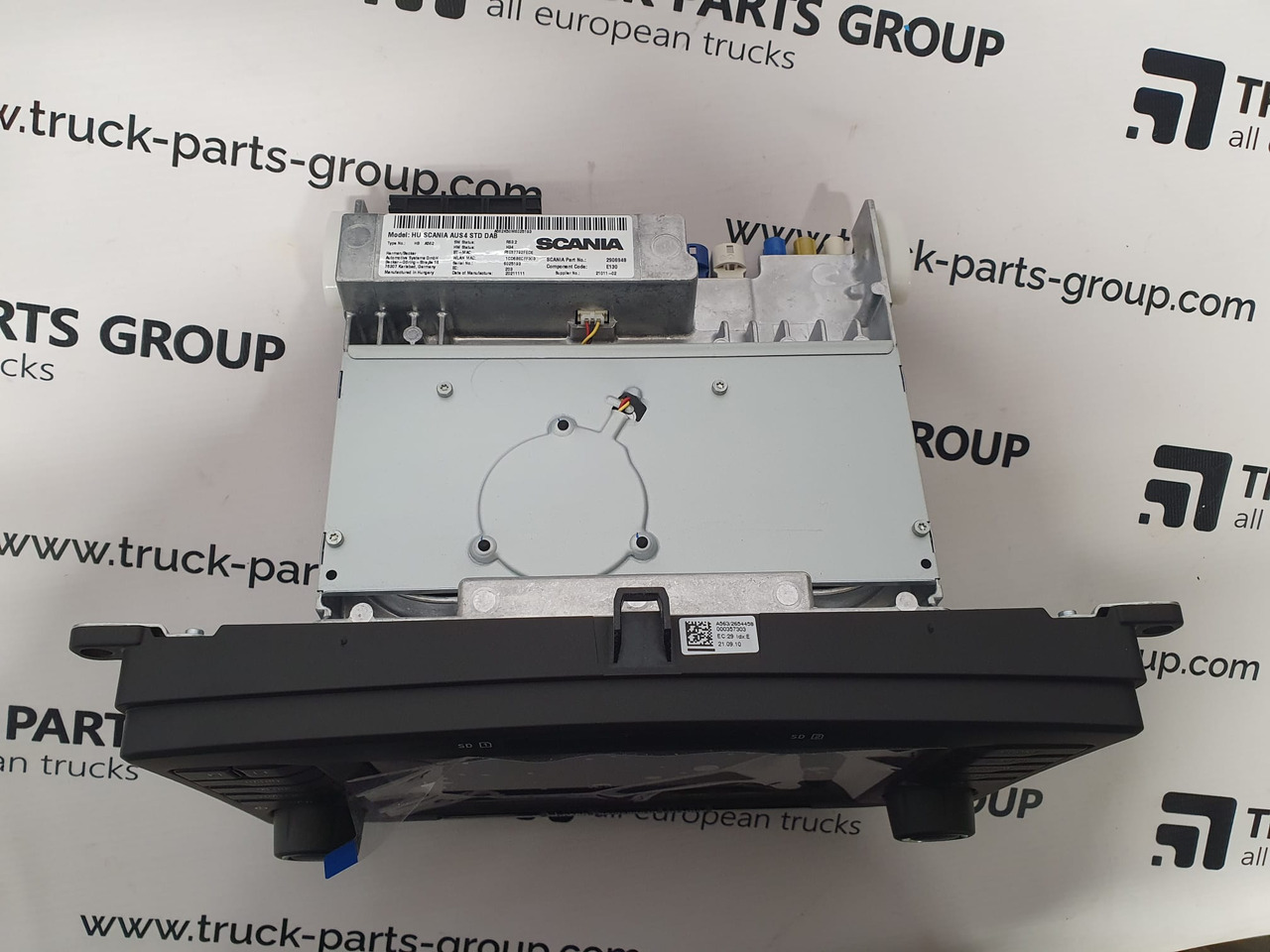 Scania T, P, G, R, L series EURO6, EURO 6 emission standard series multimedia navigation system HU scania AUS4 STD DAB, NAVI system, Harman / Becker 2594720, 2735760, 2635711, 2783088, infotainment sy - Navigációs rendszer - Teherautó: 3 kép. Scania T, P, G, R, L series EURO6, EURO 6 emission standard series multimedia navigation system HU scania AUS4 STD DAB, NAVI system, Harman / Becker 2594720, 2735760, 2635711, 2783088, infotainment sy - Navigációs rendszer - Teherautó: 3 kép.