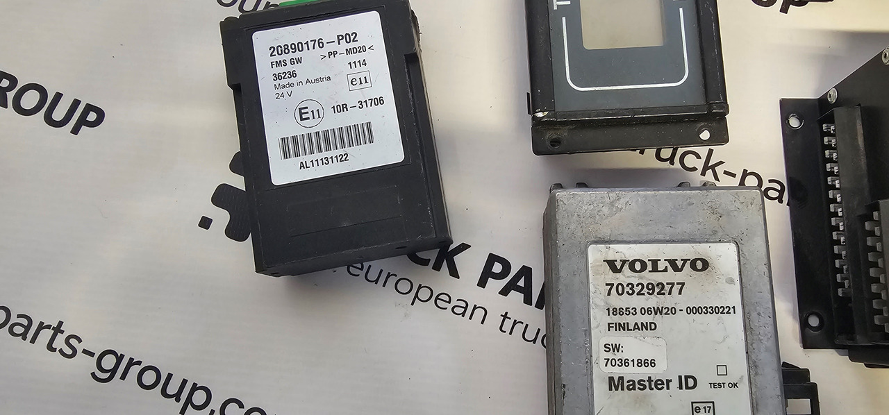 Volvo VOLVO, SCANIA BUS electronic FMS GW, switching converter, vip2000 STD Node2 unit, vbox 3600 c1 Multiq, Thoreb LCD 11085A, 1449519, 20890176, 20890176-P02, B12B 138126, 10R-31706, 70329277, 14390, 1449 - ECU: 4 kép. Volvo VOLVO, SCANIA BUS electronic FMS GW, switching converter, vip2000 STD Node2 unit, vbox 3600 c1 Multiq, Thoreb LCD 11085A, 1449519, 20890176, 20890176-P02, B12B 138126, 10R-31706, 70329277, 14390, 1449 - ECU: 4 kép.