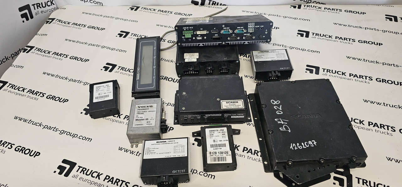 Volvo VOLVO, SCANIA BUS electronic FMS GW, switching converter, vip2000 STD Node2 unit, vbox 3600 c1 Multiq, Thoreb LCD 11085A, 1449519, 20890176, 20890176-P02, B12B 138126, 10R-31706, 70329277, 14390, 1449 - ECU: 2 kép. Volvo VOLVO, SCANIA BUS electronic FMS GW, switching converter, vip2000 STD Node2 unit, vbox 3600 c1 Multiq, Thoreb LCD 11085A, 1449519, 20890176, 20890176-P02, B12B 138126, 10R-31706, 70329277, 14390, 1449 - ECU: 2 kép.