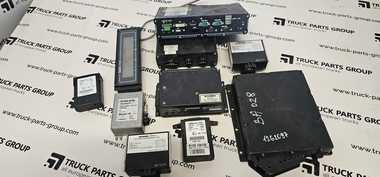 Volvo VOLVO, SCANIA BUS electronic FMS GW, switching converter, vip2000 STD Node2 unit, vbox 3600 c1 Multiq, Thoreb LCD 11085A, 1449519, 20890176, 20890176-P02, B12B 138126, 10R-31706, 70329277, 14390, 1449 - ECU: 1 kép. Volvo VOLVO, SCANIA BUS electronic FMS GW, switching converter, vip2000 STD Node2 unit, vbox 3600 c1 Multiq, Thoreb LCD 11085A, 1449519, 20890176, 20890176-P02, B12B 138126, 10R-31706, 70329277, 14390, 1449 - ECU: 1 kép.