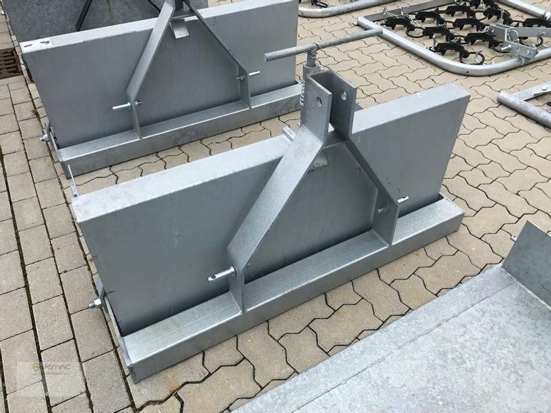 Vemac Heckschaufel Schaufel Transportbox Heckcontainer HS100 NEU - Adapterek - Traktor: 4 kép. Vemac Heckschaufel Schaufel Transportbox Heckcontainer HS100 NEU - Adapterek - Traktor: 4 kép.