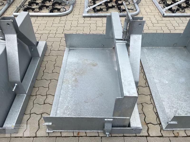 Vemac Heckschaufel Schaufel Transportbox Heckcontainer HS100 NEU - Adapterek - Traktor: 2 kép. Vemac Heckschaufel Schaufel Transportbox Heckcontainer HS100 NEU - Adapterek - Traktor: 2 kép.