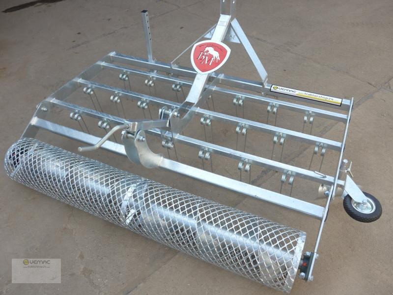 Jansen Reitbahnplaner Bahnplaner Reitplatzplaner Planer NEU 160cm - Talajművelő gep: 1 kép. Jansen Reitbahnplaner Bahnplaner Reitplatzplaner Planer NEU 160cm - Talajművelő gep: 1 kép.