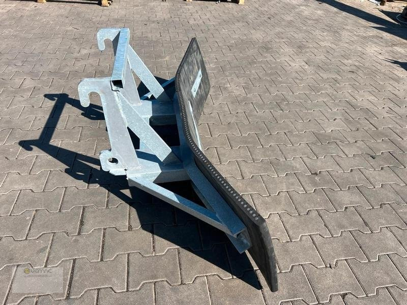 Vemac Gummischieber 260 Schäffer Futterschieber, Gülleschieber, Schneeschild - Tolólap - Mezőgazdasági gépek: 4 kép. Vemac Gummischieber 260 Schäffer Futterschieber, Gülleschieber, Schneeschild - Tolólap - Mezőgazdasági gépek: 4 kép.