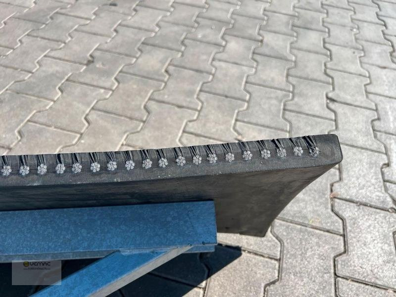 Vemac Gummischieber 260 Schäffer Futterschieber, Gülleschieber, Schneeschild - Tolólap - Mezőgazdasági gépek: 3 kép. Vemac Gummischieber 260 Schäffer Futterschieber, Gülleschieber, Schneeschild - Tolólap - Mezőgazdasági gépek: 3 kép.