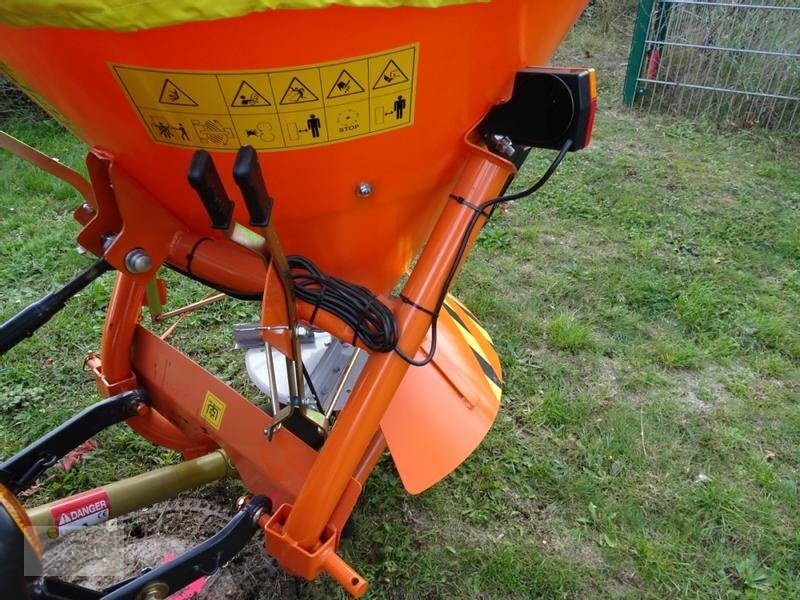 Vemac Profi 400 Liter Streuer Salzstreuer hydraulisch Neu - Homok-/ Sószóró: 4 kép. Vemac Profi 400 Liter Streuer Salzstreuer hydraulisch Neu - Homok-/ Sószóró: 4 kép.