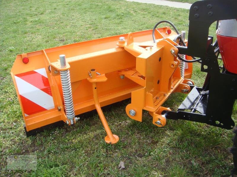 Vemac Schneeschild Schneepflug Schneeschieber Winterdienst 180 NEU - Hóeke: 5 kép. Vemac Schneeschild Schneepflug Schneeschieber Winterdienst 180 NEU - Hóeke: 5 kép.