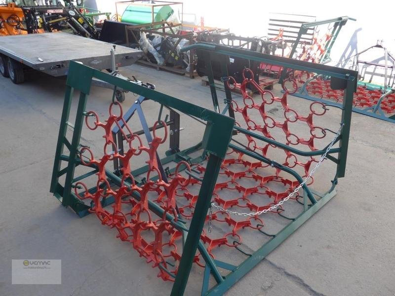 Vemac Wiesenschleppe 4m 3reihig Schleppe Striegel Egge Profi NEU - Láncos borona: 3 kép. Vemac Wiesenschleppe 4m 3reihig Schleppe Striegel Egge Profi NEU - Láncos borona: 3 kép.