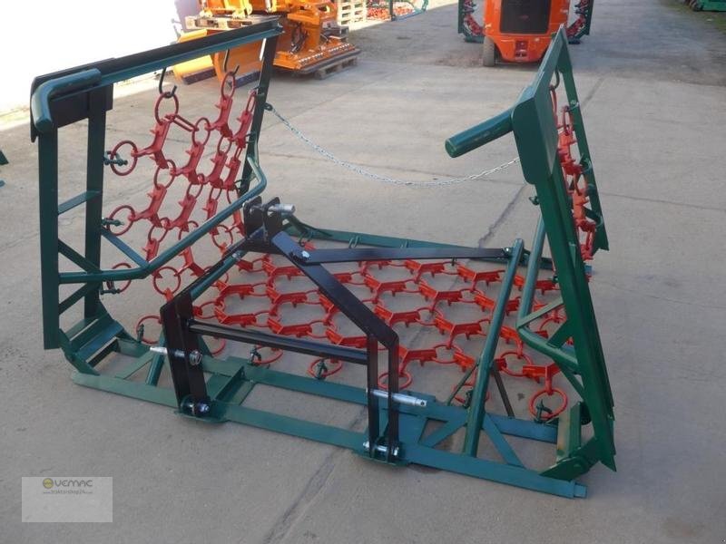 Vemac Wiesenschleppe 4m 3reihig Schleppe Striegel Egge Profi NEU - Láncos borona: 1 kép. Vemac Wiesenschleppe 4m 3reihig Schleppe Striegel Egge Profi NEU - Láncos borona: 1 kép.