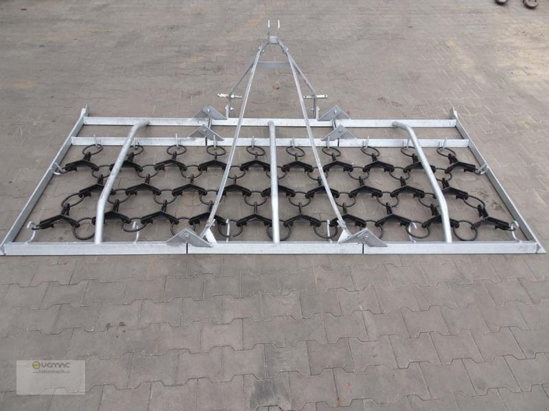 Vemac Wiesenschleppe 4m 4reihig verzinkt Schleppe Striegel Egge NE - Láncos borona: 1 kép. Vemac Wiesenschleppe 4m 4reihig verzinkt Schleppe Striegel Egge NE - Láncos borona: 1 kép.