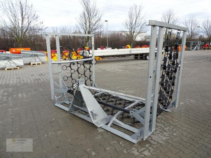 Vemac Wiesenschleppe 6m 600cm hydraulisch Schleppe Egge Striegel NEU - Láncos borona: 1 kép. Vemac Wiesenschleppe 6m 600cm hydraulisch Schleppe Egge Striegel NEU - Láncos borona: 1 kép.