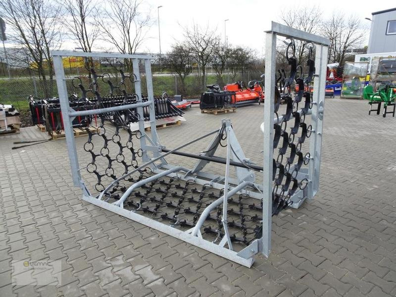 Vemac Wiesenschleppe 6m 600cm hydraulisch Schleppe Egge Striegel NEU - Láncos borona: 5 kép. Vemac Wiesenschleppe 6m 600cm hydraulisch Schleppe Egge Striegel NEU - Láncos borona: 5 kép.