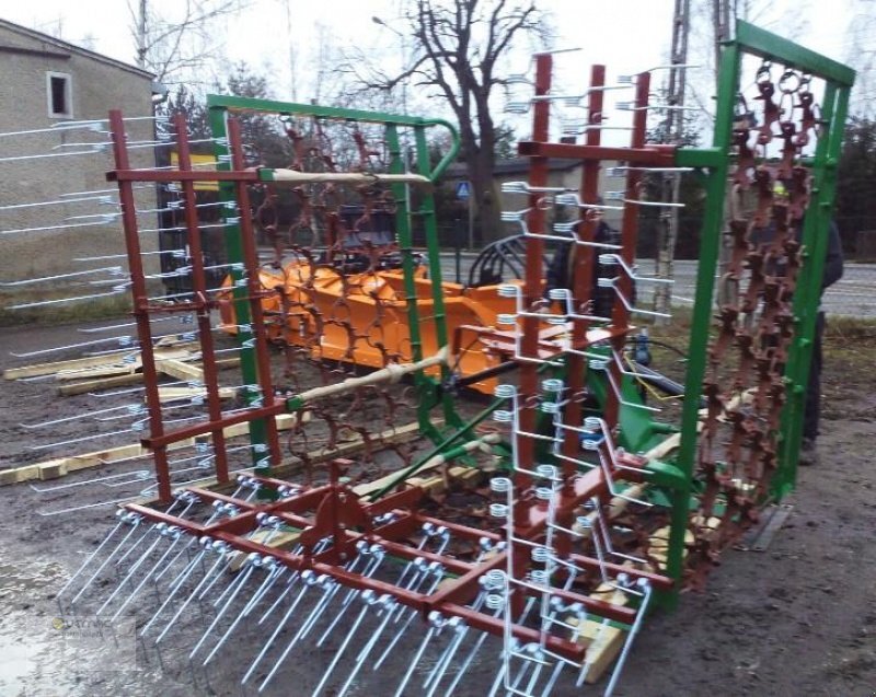 Vemac Wiesenschleppe Wiesenstriegel Striegel 6m hydraulisch NEU - Láncos borona: 1 kép. Vemac Wiesenschleppe Wiesenstriegel Striegel 6m hydraulisch NEU - Láncos borona: 1 kép.