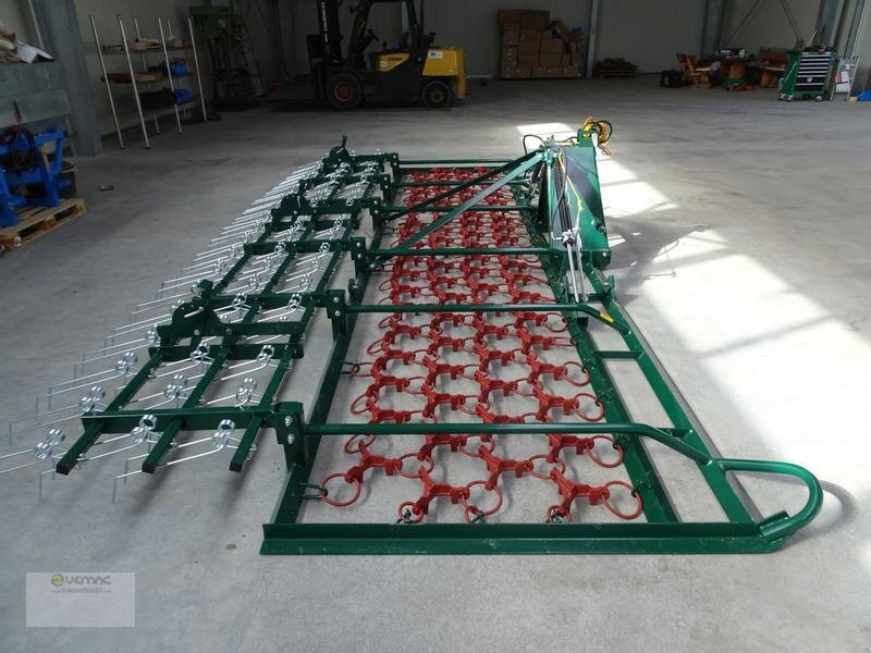 Vemac Wiesenschleppe Wiesenstriegel Striegel 6m hydraulisch NEU - Láncos borona: 4 kép. Vemac Wiesenschleppe Wiesenstriegel Striegel 6m hydraulisch NEU - Láncos borona: 4 kép.