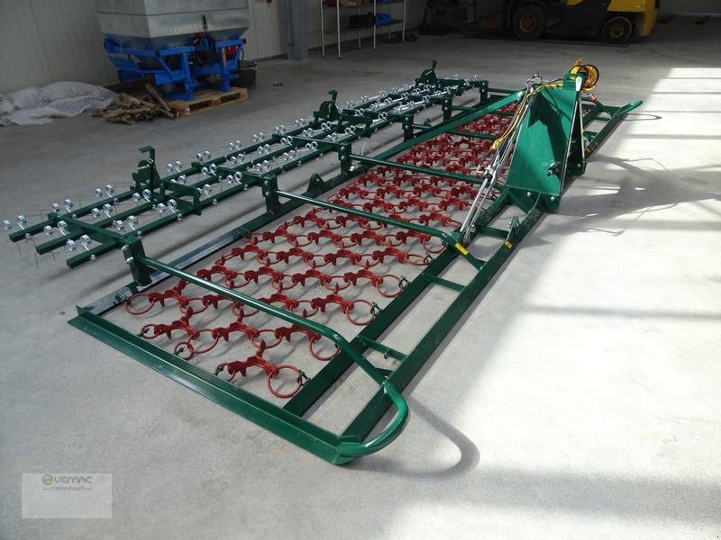 Vemac Wiesenschleppe Wiesenstriegel Striegel 6m hydraulisch NEU - Láncos borona: 5 kép. Vemac Wiesenschleppe Wiesenstriegel Striegel 6m hydraulisch NEU - Láncos borona: 5 kép.