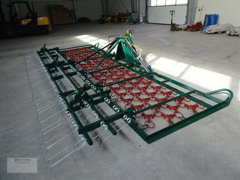 Vemac Wiesenschleppe Wiesenstriegel Striegel 6m hydraulisch NEU - Láncos borona: 3 kép. Vemac Wiesenschleppe Wiesenstriegel Striegel 6m hydraulisch NEU - Láncos borona: 3 kép.