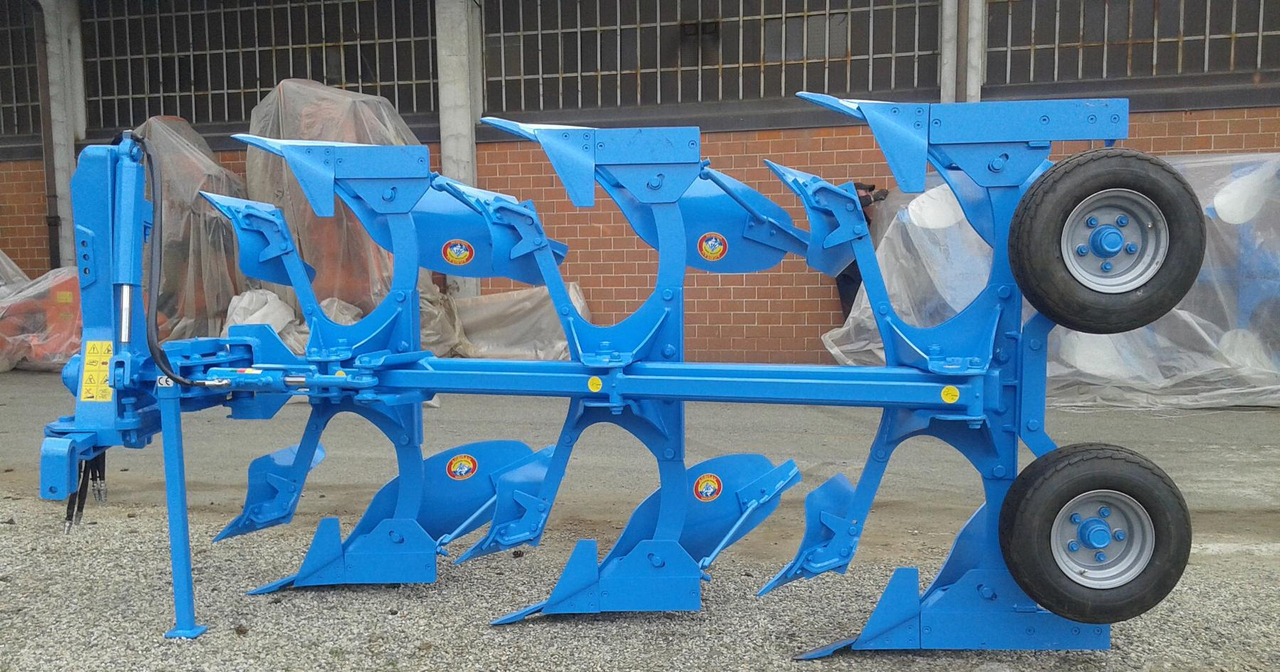 ARATRO TRIVOMERE TAS 9 - Eke: 2 kép. ARATRO TRIVOMERE TAS 9 - Eke: 2 kép.