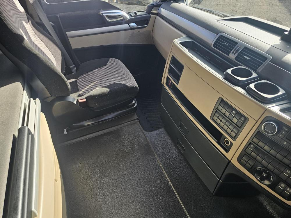 Man Tgx460 - Nyergesvontató: 5 kép. Man Tgx460 - Nyergesvontató: 5 kép.