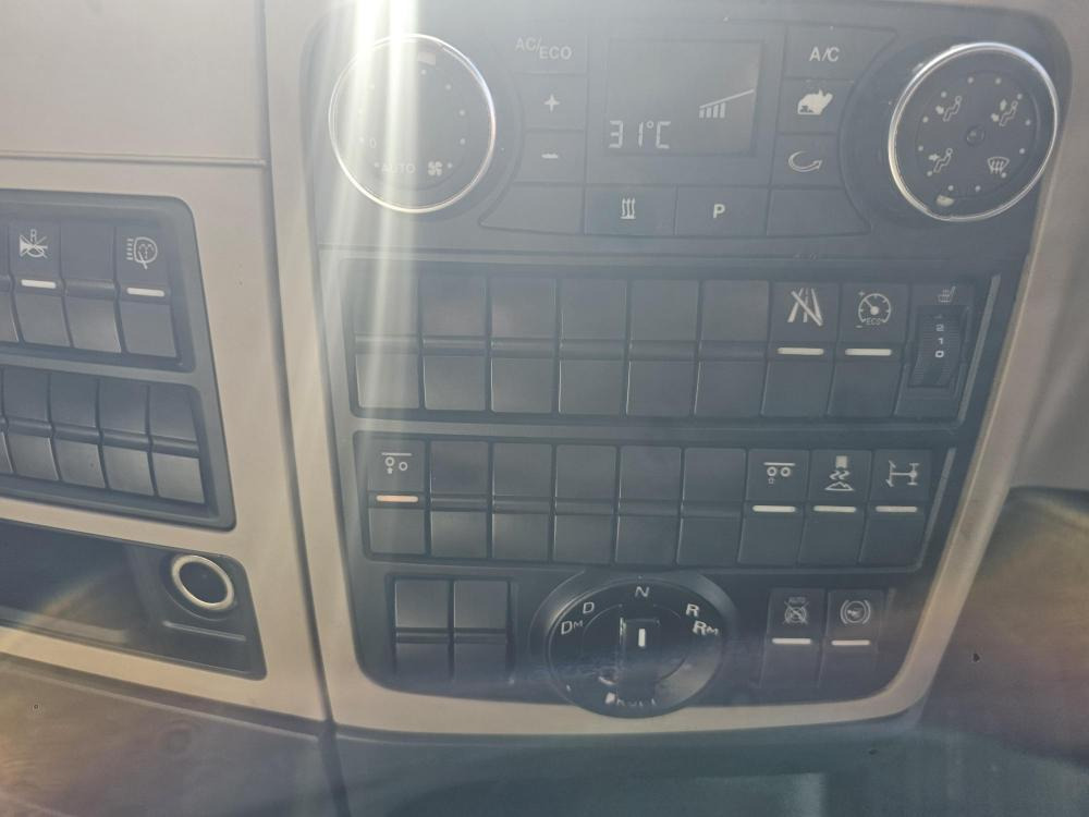 Man Tgx460 - Nyergesvontató: 3 kép. Man Tgx460 - Nyergesvontató: 3 kép.