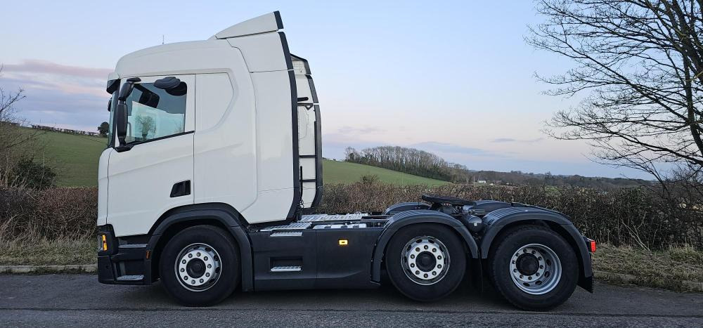 Nyergesvontató Scania R450: 9 kép.