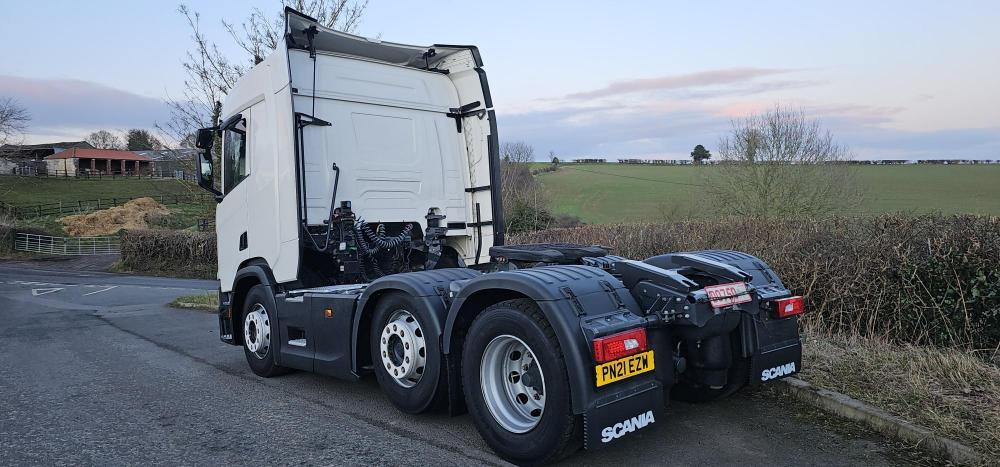 Nyergesvontató Scania R450: 10 kép.