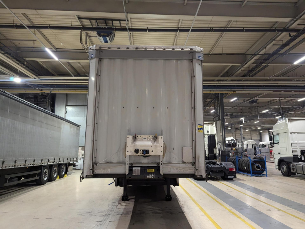 2018 Krone SDP Profi Liner Standard Lifting Axle - Ponyvás félpótkocsi: 1 kép. 2018 Krone SDP Profi Liner Standard Lifting Axle - Ponyvás félpótkocsi: 1 kép.