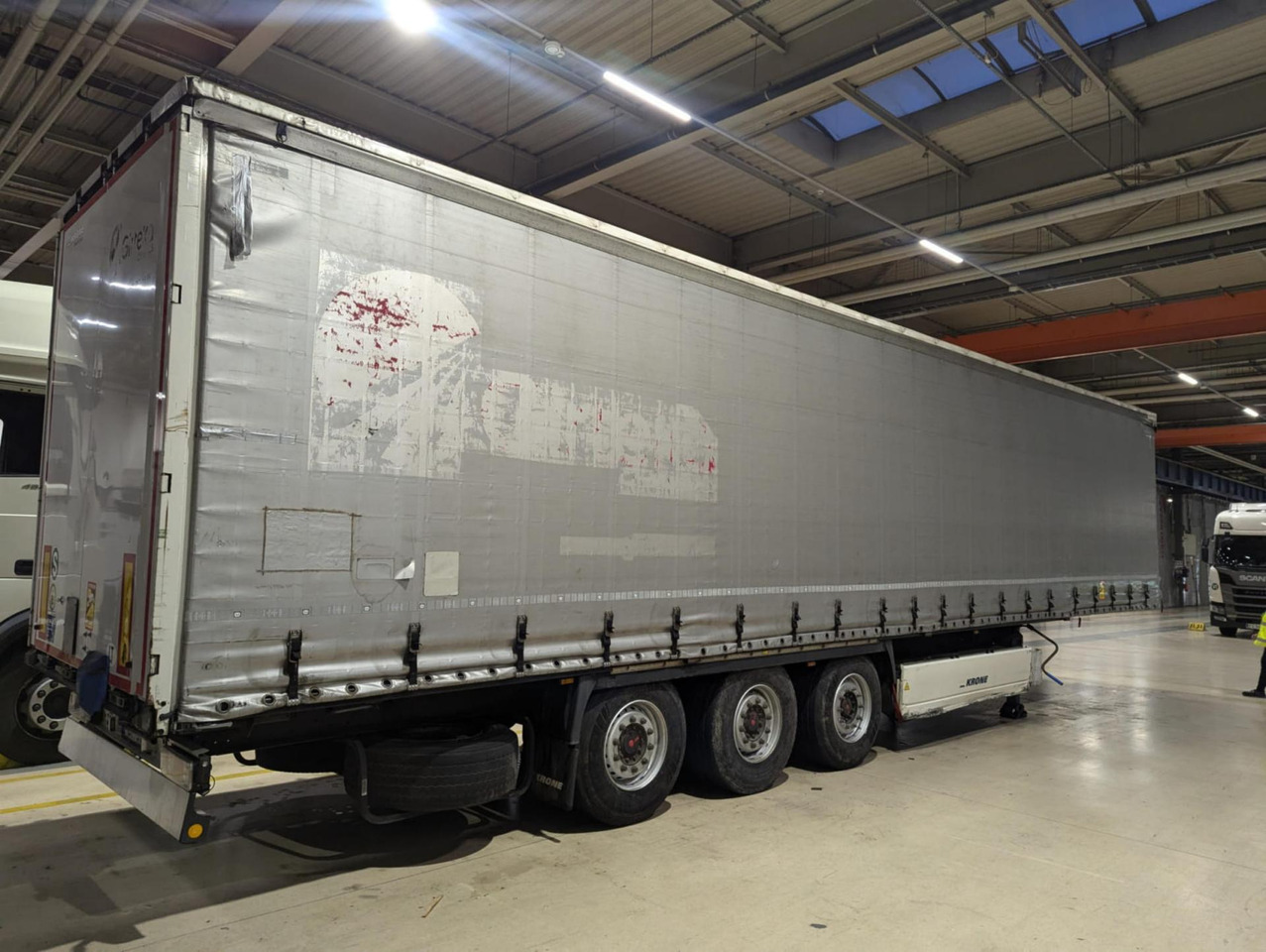 2018 Krone SDP Profi Liner Standard Lifting Axle - Ponyvás félpótkocsi: 4 kép. 2018 Krone SDP Profi Liner Standard Lifting Axle - Ponyvás félpótkocsi: 4 kép.