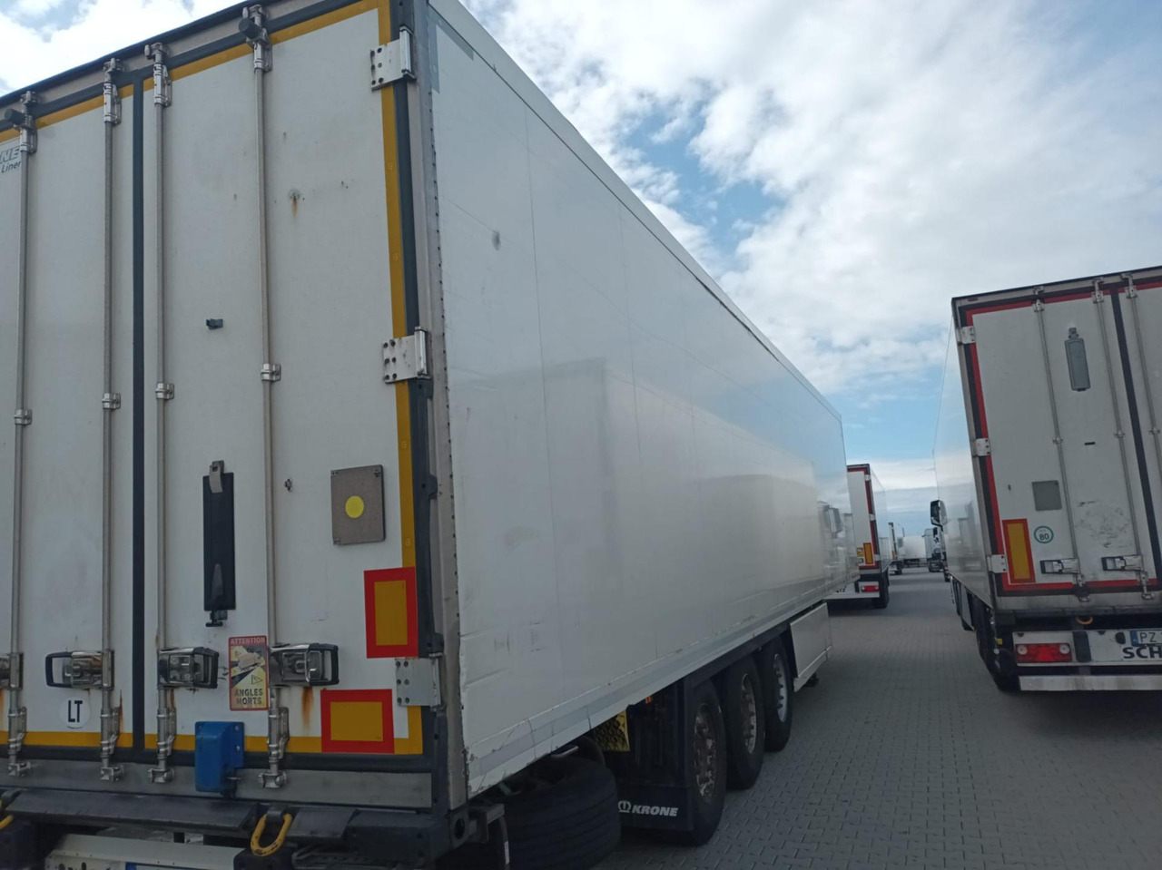2018 Krone SDR Cool Liner FP 60 ThermoKing SLXi 300 - Félpótkocsi hűtős: 3 kép. 2018 Krone SDR Cool Liner FP 60 ThermoKing SLXi 300 - Félpótkocsi hűtős: 3 kép.