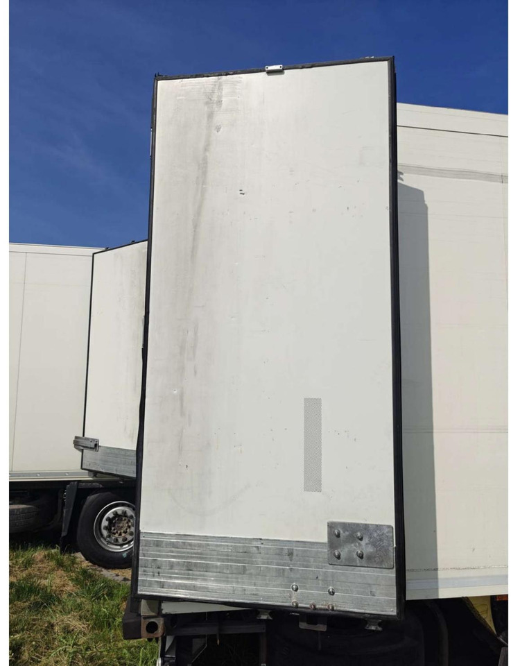 2018 Krone SDR Double Deck Cool Liner FP45 ThermoKing SLXi 300 Lifting Axle - Félpótkocsi hűtős: 5 kép. 2018 Krone SDR Double Deck Cool Liner FP45 ThermoKing SLXi 300 Lifting Axle - Félpótkocsi hűtős: 5 kép.