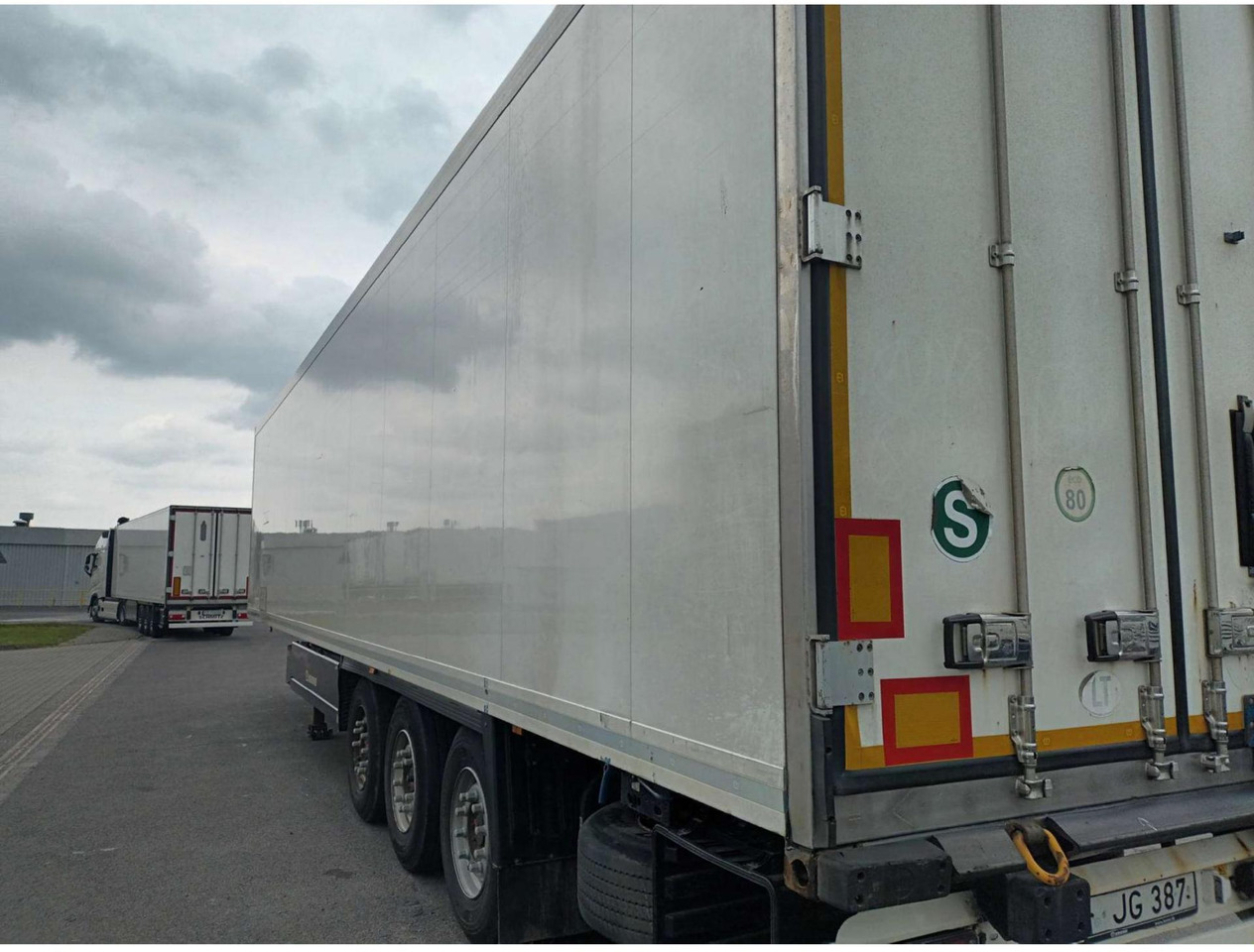 2018 Krone SDR Double Deck Cool Liner FP45 ThermoKing SLXi 300 Lifting Axle - Félpótkocsi hűtős: 5 kép. 2018 Krone SDR Double Deck Cool Liner FP45 ThermoKing SLXi 300 Lifting Axle - Félpótkocsi hűtős: 5 kép.