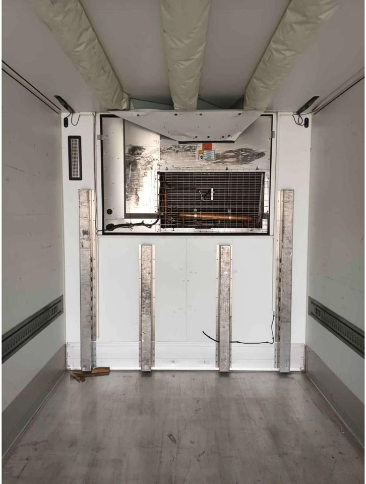 2018 Schmitz Cargobull SKO FP 45 ThermoKing SLXi 300 - Félpótkocsi hűtős: 2 kép. 2018 Schmitz Cargobull SKO FP 45 ThermoKing SLXi 300 - Félpótkocsi hűtős: 2 kép.